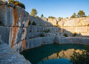 Klettern in verlassenen Steinbrüchen