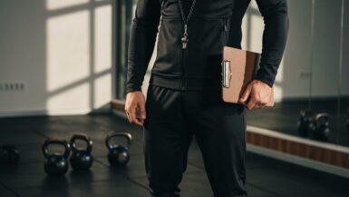 Fitnessstudio-Trainer Autoritäts-Outfit